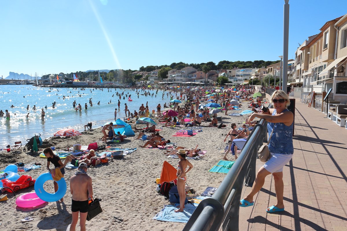 Du monde sur la plage